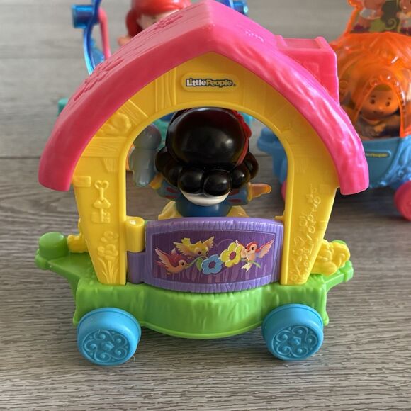 Fisher Price Little People 4 Disney Parade Floats And 8 Disney Figures - Picture 4 of 11